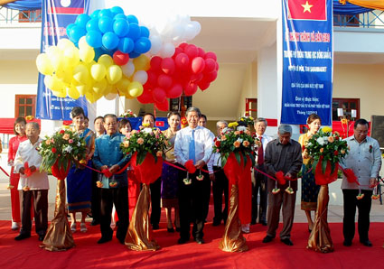 ຫວຽດນາມ ມອບໂຮງຮຽນ ມັດທະຍົມຕອນຕົ້ນ ດົງສະຫວັນ ໃຫ້ລາວ